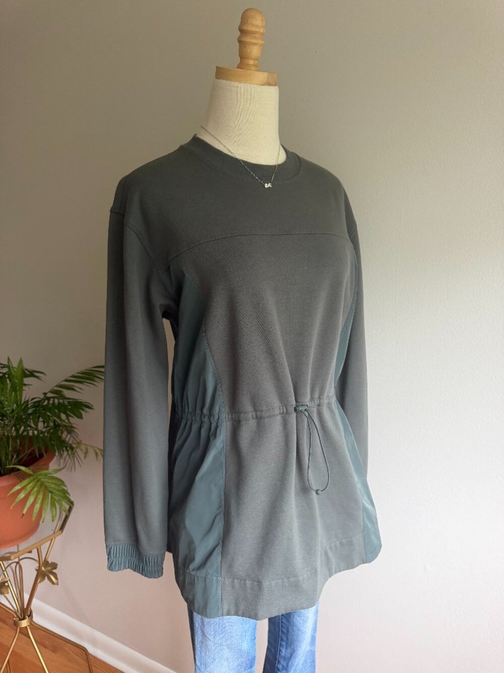 Athleta Sage Green Pullover Sweatshirt Anorak with Drawstring Waist